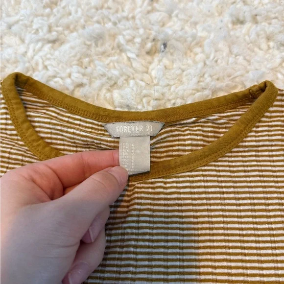 SOLD ON CURTSY - Picture 2 of 3